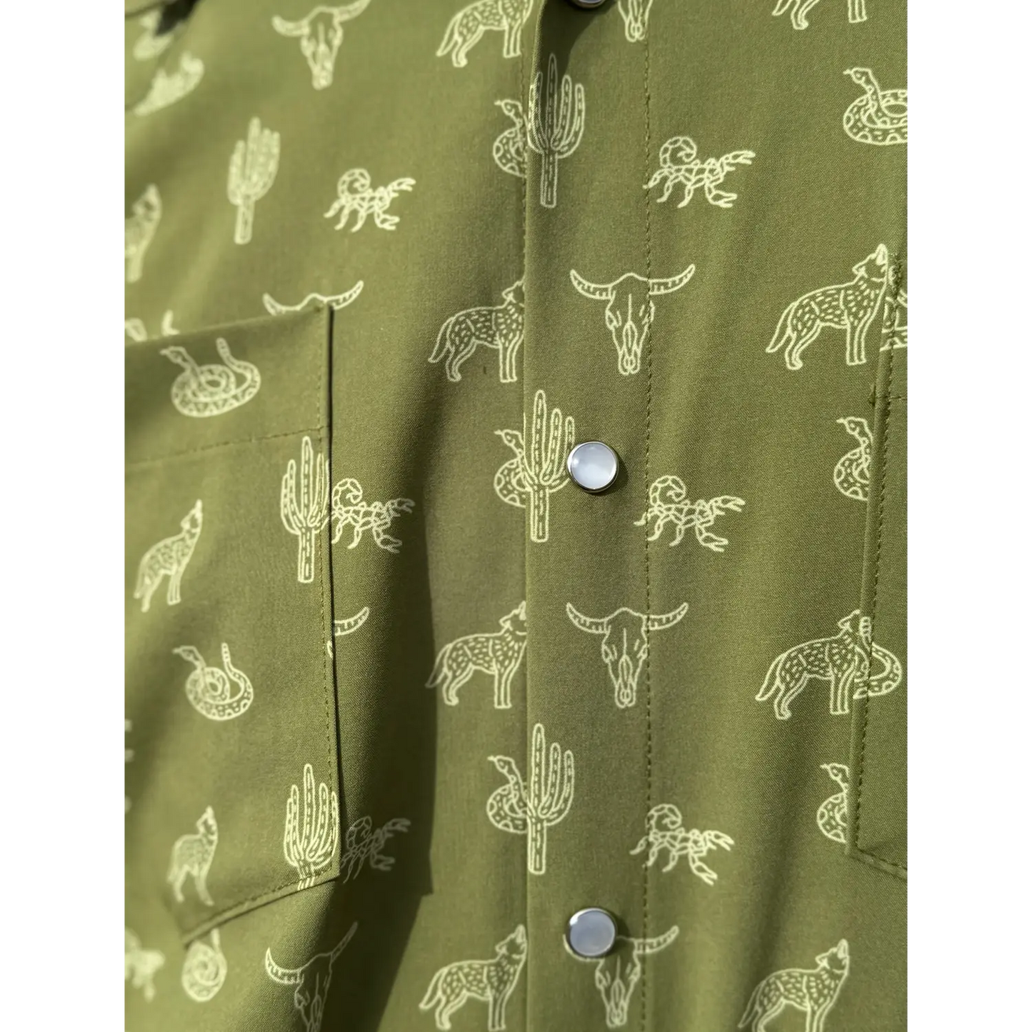 Close up of pattern on the Badland Breeze in moss