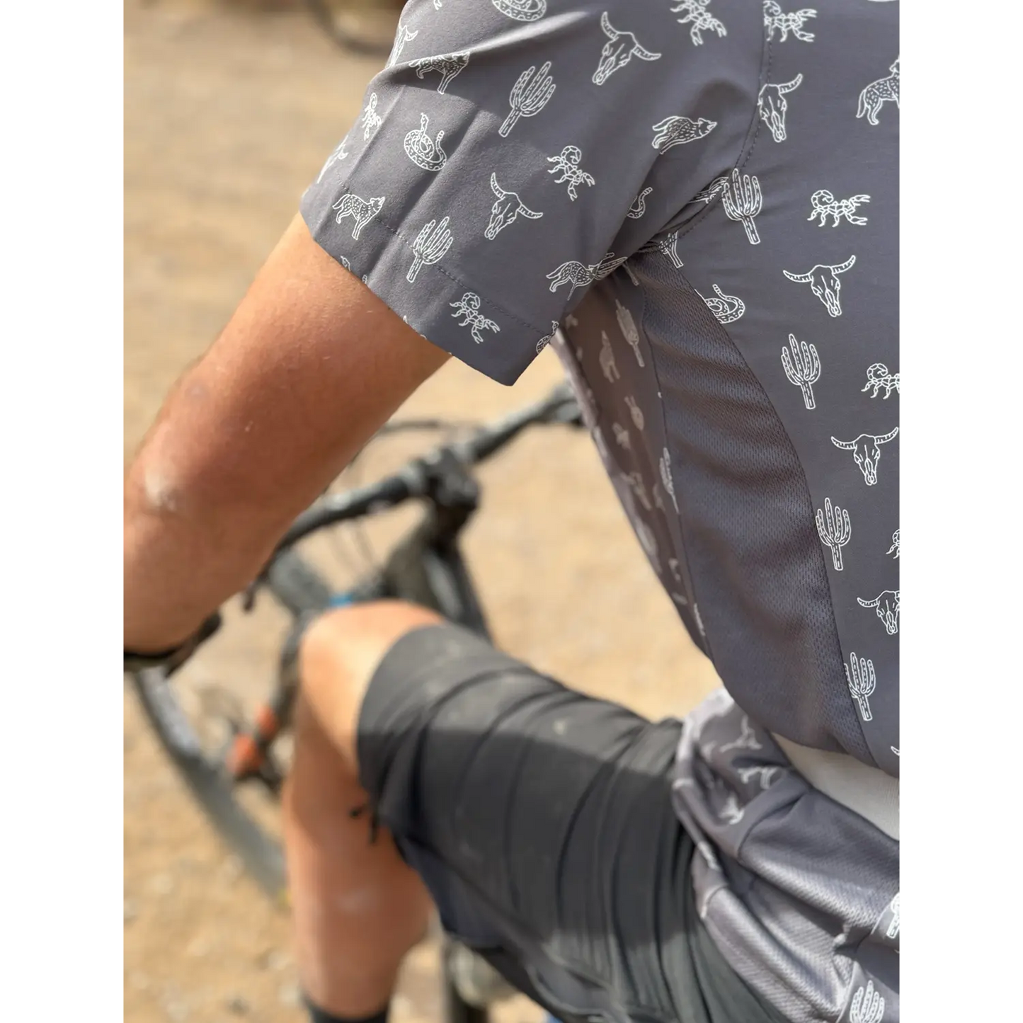 Side panel of the Badland Breeze shirt in slate